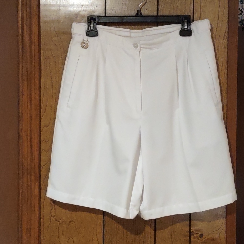 Liz Golf White Bermuda Shorts